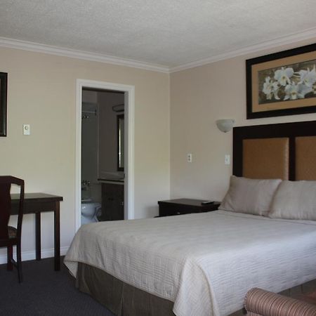 Coquitlam Sleepy Lodge Phòng bức ảnh
