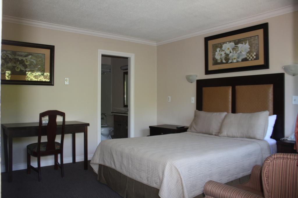 Coquitlam Sleepy Lodge Phòng bức ảnh
