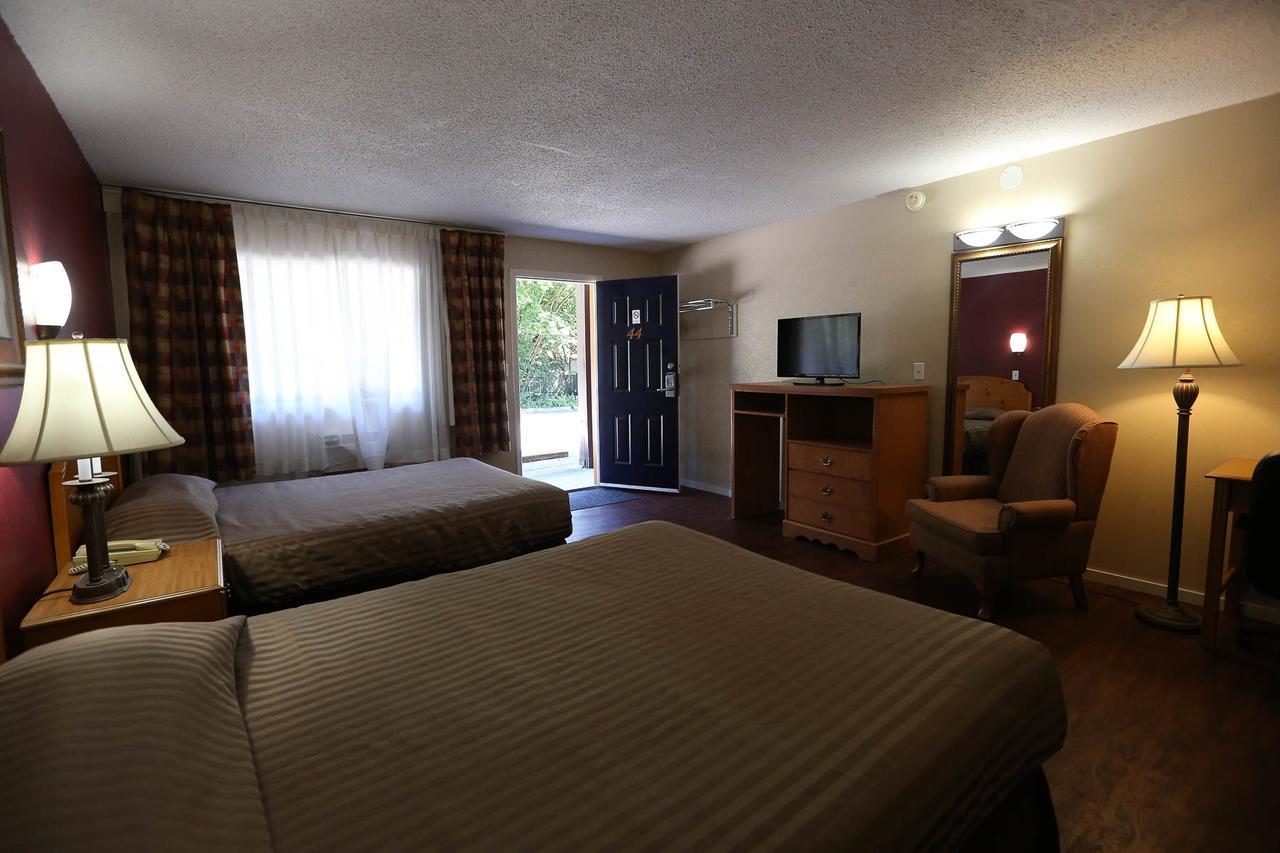 Coquitlam Sleepy Lodge Ngoại thất bức ảnh