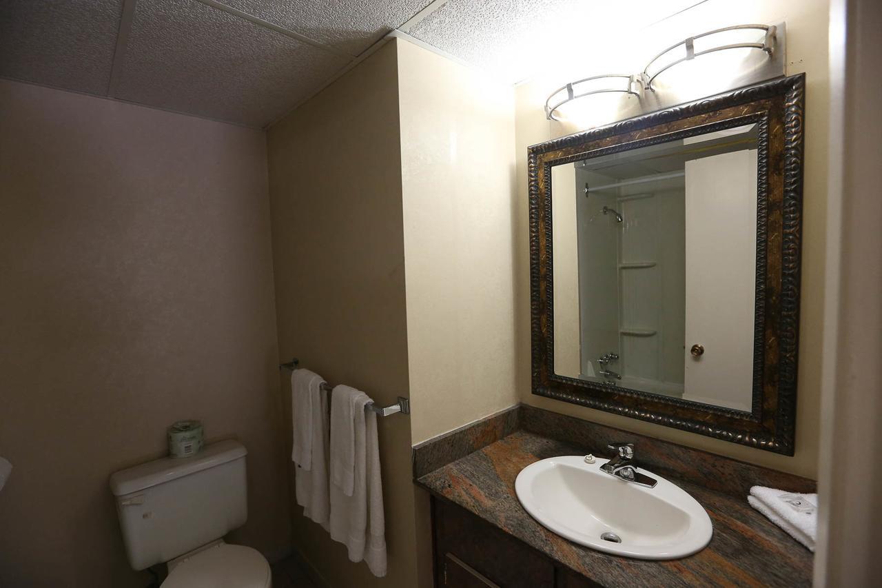 Coquitlam Sleepy Lodge Ngoại thất bức ảnh