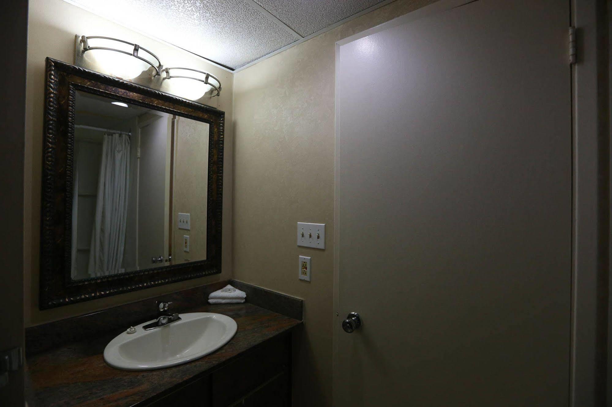 Coquitlam Sleepy Lodge Ngoại thất bức ảnh