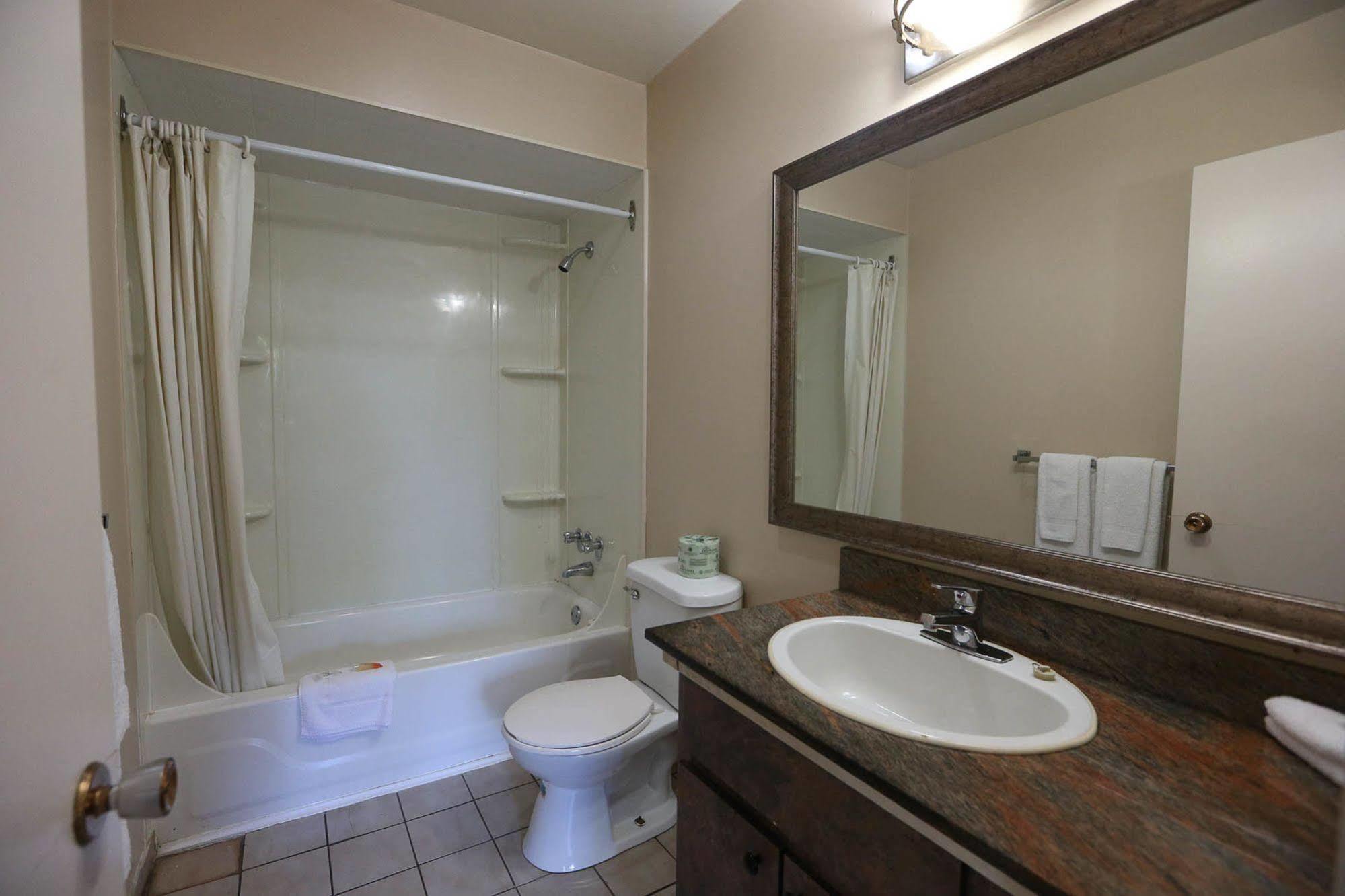 Coquitlam Sleepy Lodge Ngoại thất bức ảnh